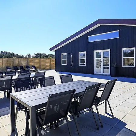 22 Person In Lokken-by Traum